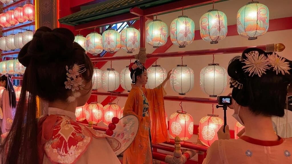 中国の若者が皇帝のファッションを着る「ハンフ」