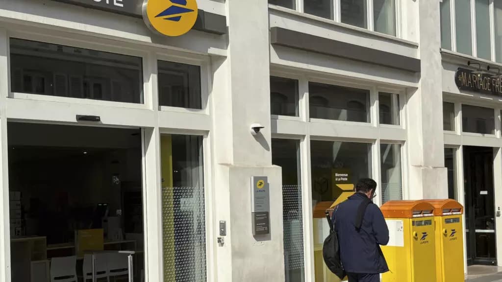 フランスの郵便サービスへのサイバー攻撃は、クリスマスのラッシュの間に混乱を引き起こす