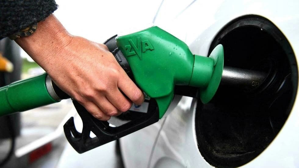フランス、燃料費高騰の中、貧しい家庭に100ユーロの支援を実施