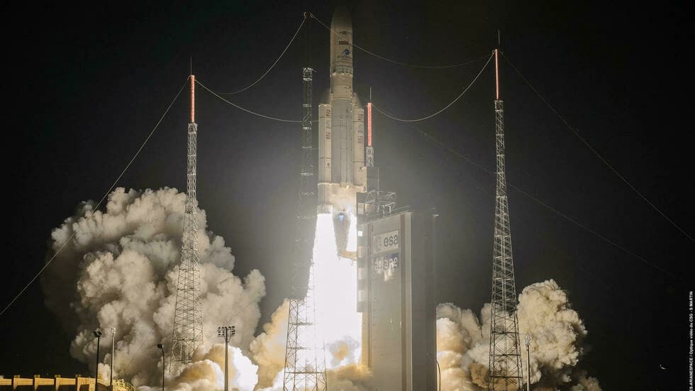 フランスが最新鋭の軍事通信衛星を打ち上げ