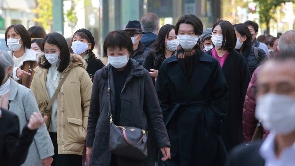 コビッド-19の日本における回収の遅れ:東京の人々を動揺させる。