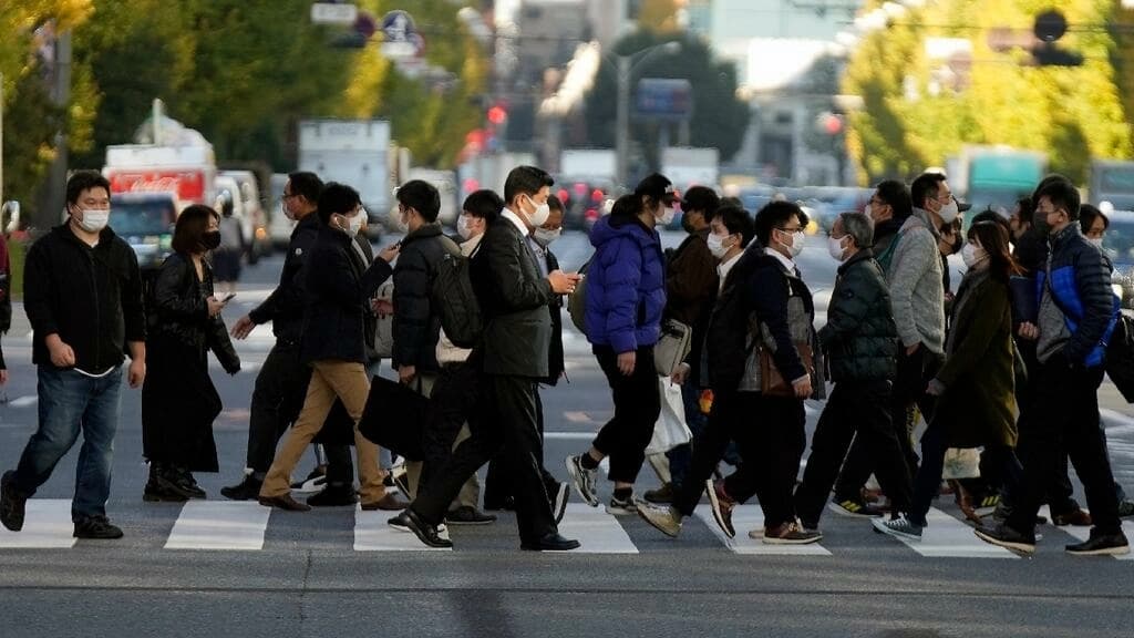 日本の新型コロナ: ヘルスパスのアイデアについて東京では意見が分かれている