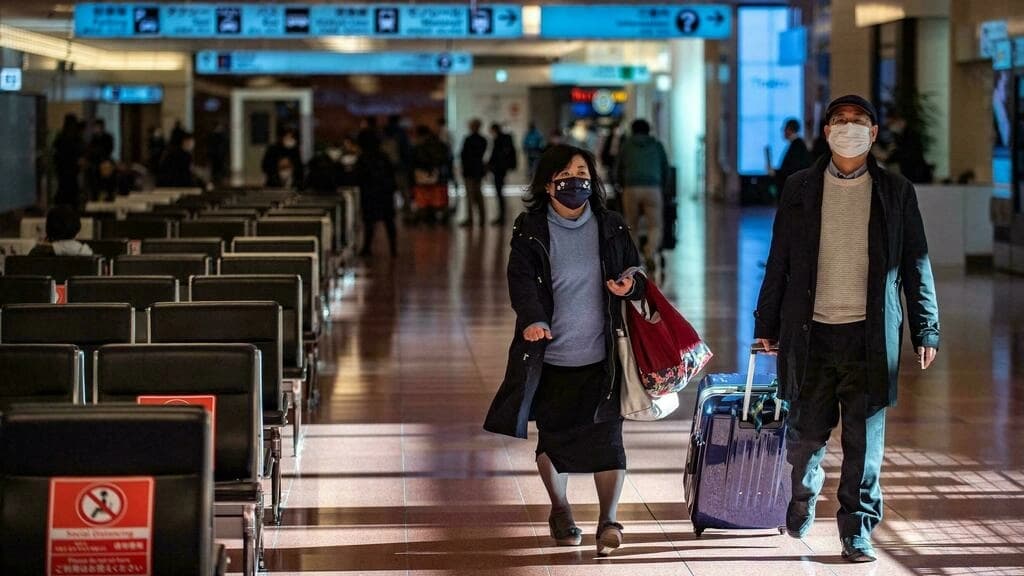 Covid-19:日本、2年間の閉鎖を経て国境を再び開く