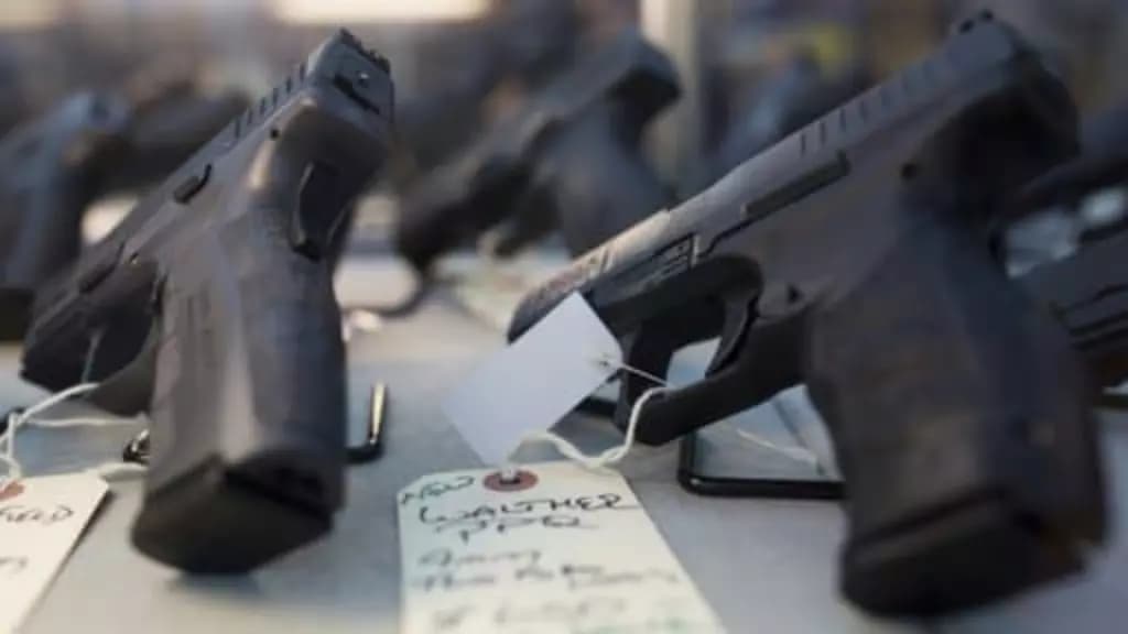 米国:2020年に爆発的に増加する銃による殺人件数