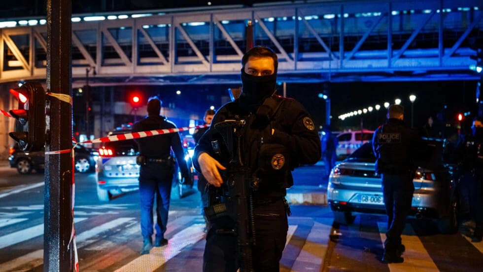 ドイツの観光客がパリの「テロ」攻撃で刺殺された