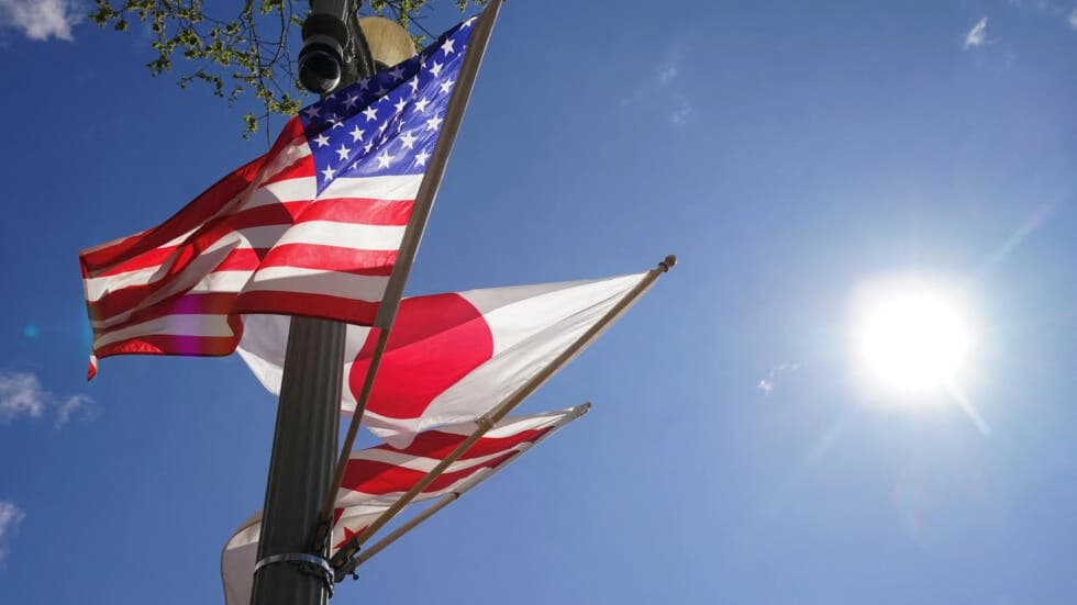 米国の日本首相、ワシントンとの軍事関係強化