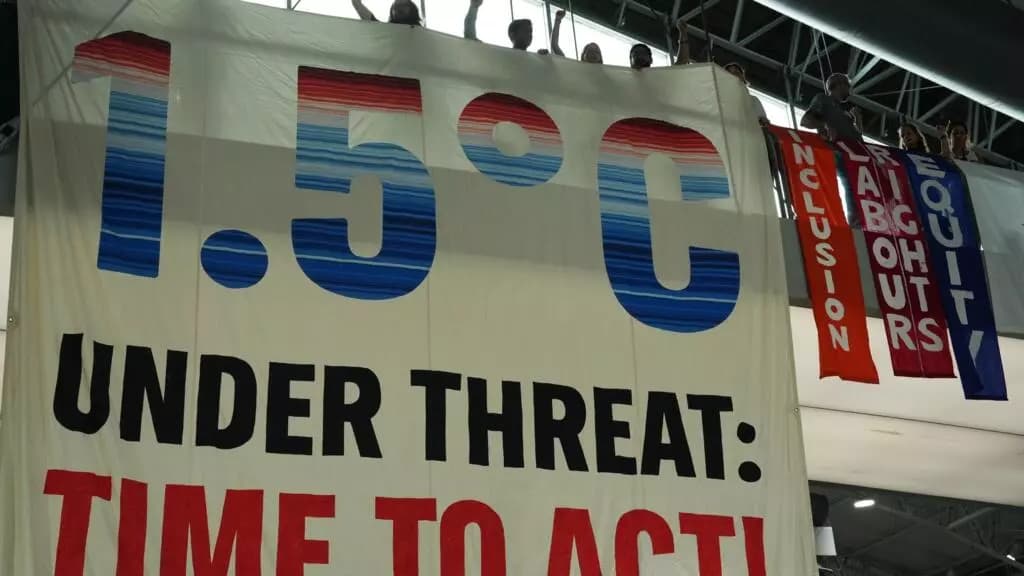 「グラスが半分いっぱいになっているのを見るのは難しい」:パリの気候協定の評決は10時