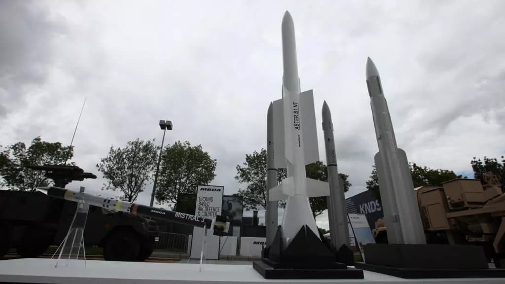軍事 image